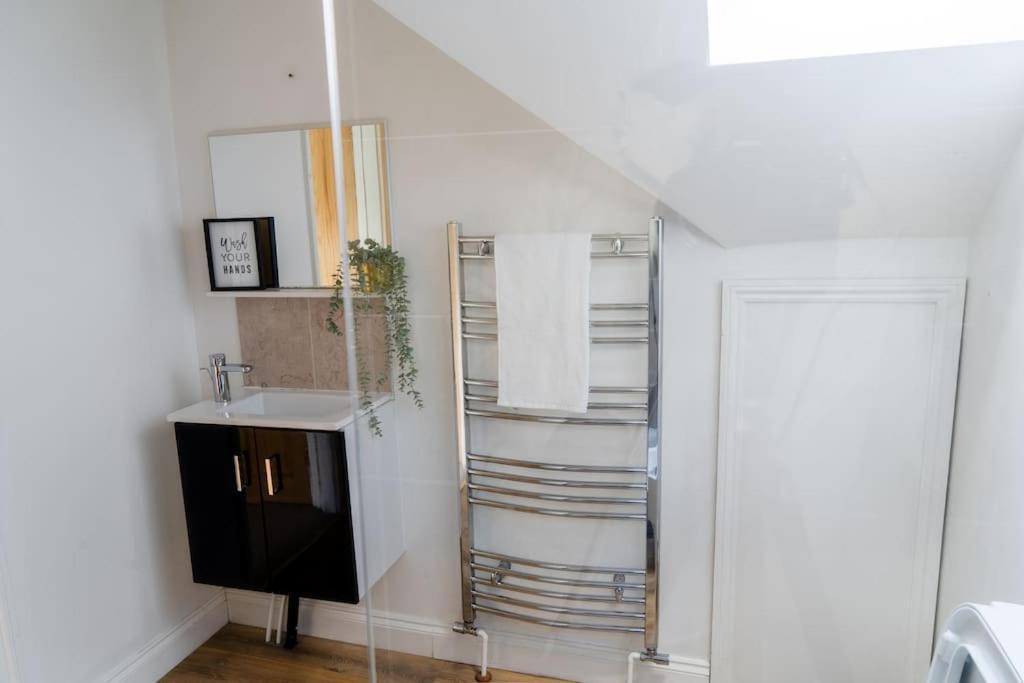 Spacious 15 Guest Home With 9 Beds In Shirley Solihull Zewnętrze zdjęcie