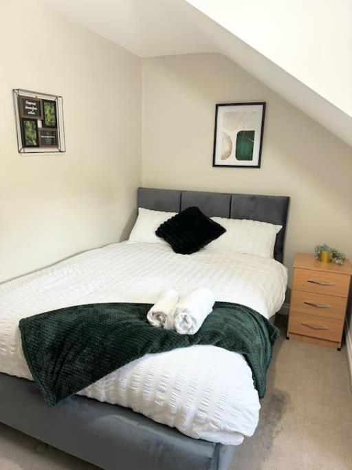 Spacious 15 Guest Home With 9 Beds In Shirley Solihull Zewnętrze zdjęcie