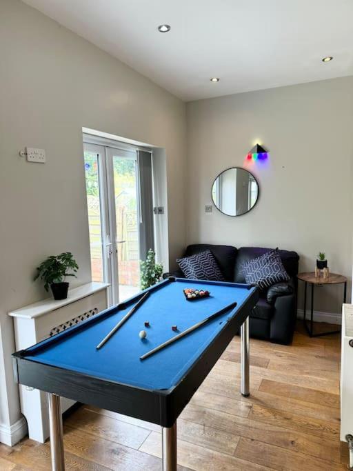 Spacious 15 Guest Home With 9 Beds In Shirley Solihull Zewnętrze zdjęcie