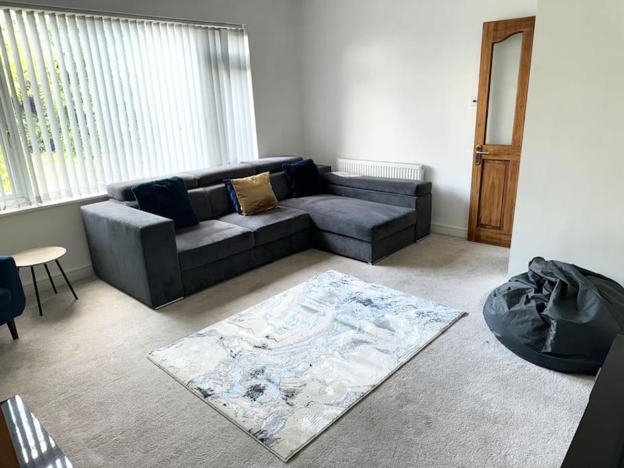 Spacious 15 Guest Home With 9 Beds In Shirley Solihull Zewnętrze zdjęcie