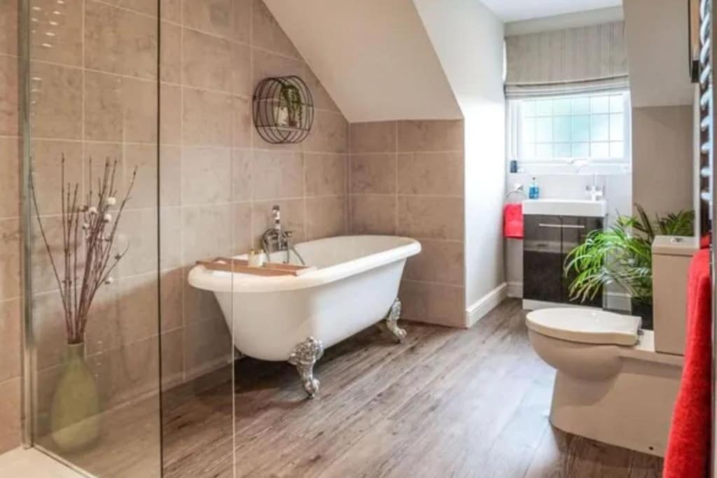 Spacious 15 Guest Home With 9 Beds In Shirley Solihull Zewnętrze zdjęcie