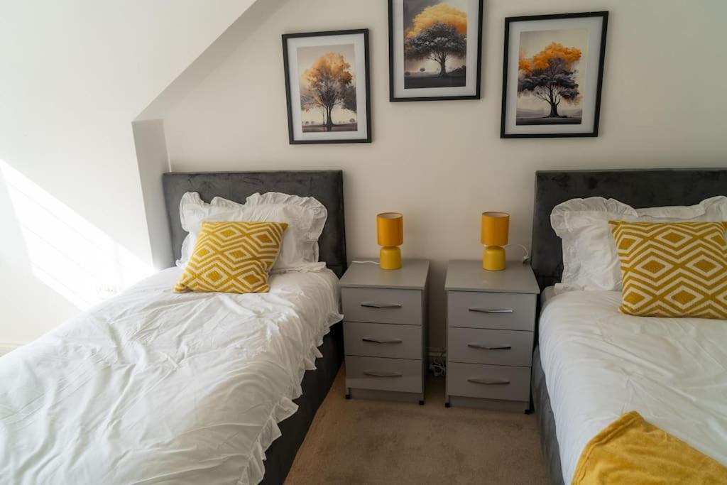 Spacious 15 Guest Home With 9 Beds In Shirley Solihull Zewnętrze zdjęcie